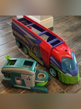 PJ Mask Transforming Vehicles- Mobile HQ & Romeo’s Lab